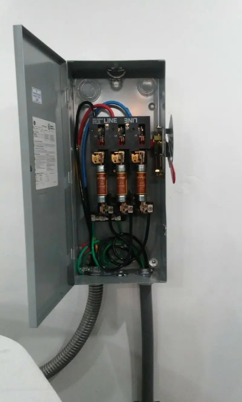 Three-phase disconnect switch installed for Smoke Detector Installation in Loudon